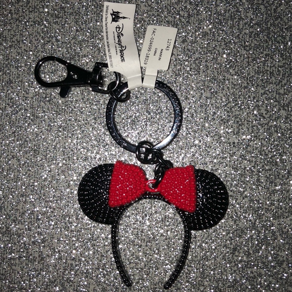 New Disney Parks Minnie Mouse Ears keychain